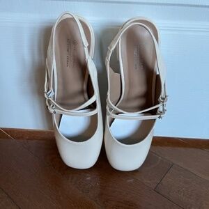 BRAND NEW Beige heels